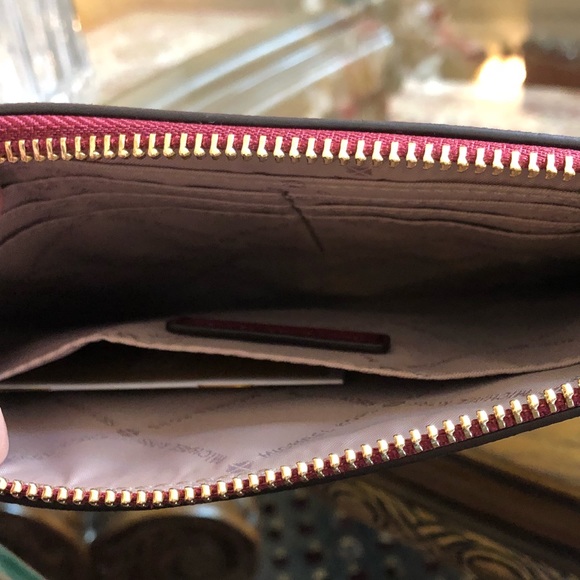 Michael Kors jet set travel perforated xl clutch - Picture 7 of 8